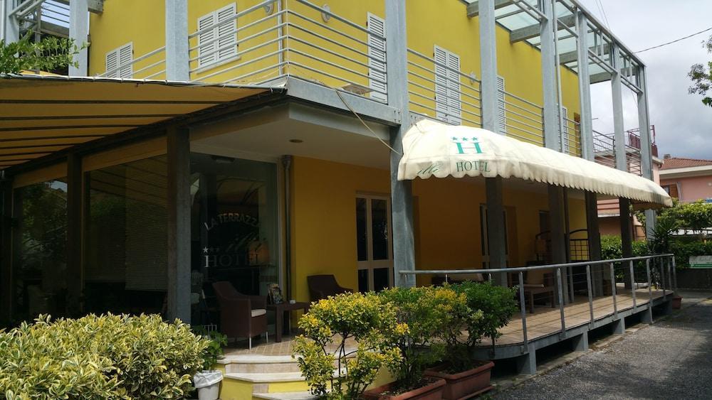 Hotel ILLI Marina di Massa Buitenkant foto