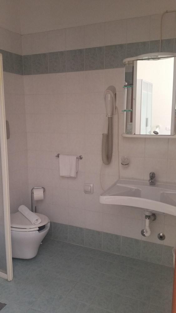 Hotel ILLI Marina di Massa Buitenkant foto