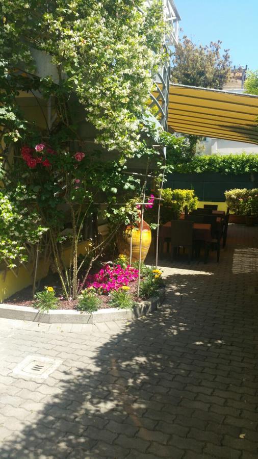 Hotel ILLI Marina di Massa Buitenkant foto