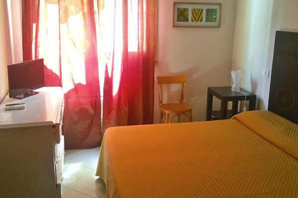 Hotel ILLI Marina di Massa Buitenkant foto